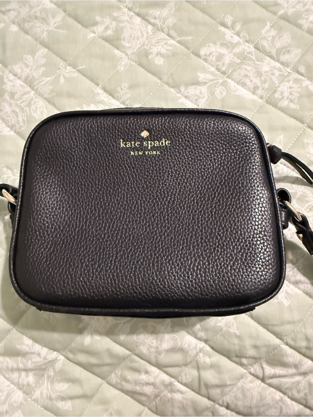 kate spade black pebbled leather camera crossbody with gold logo